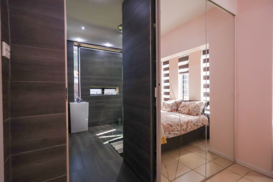 5 Bedroom Property for Sale in Athlone Park KwaZulu-Natal