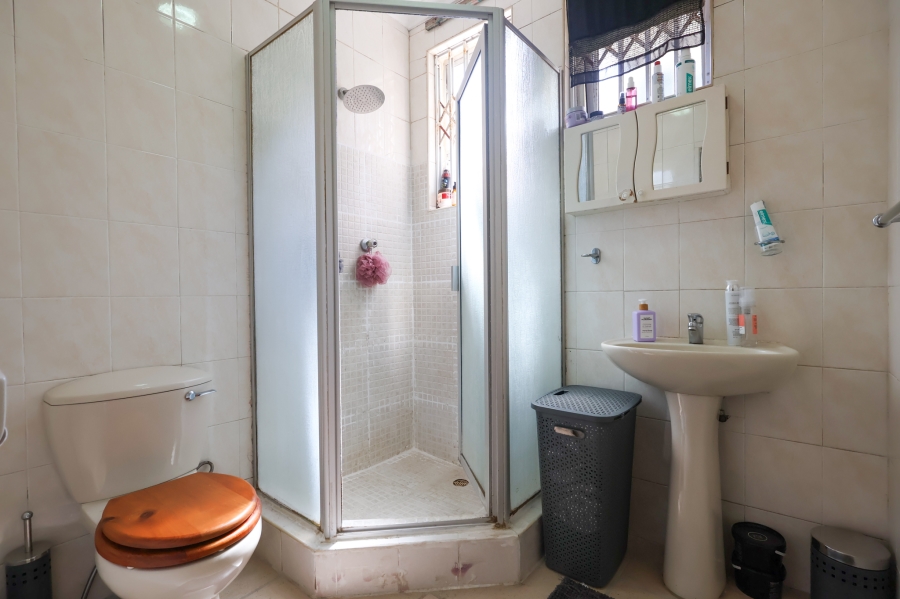 5 Bedroom Property for Sale in Athlone Park KwaZulu-Natal
