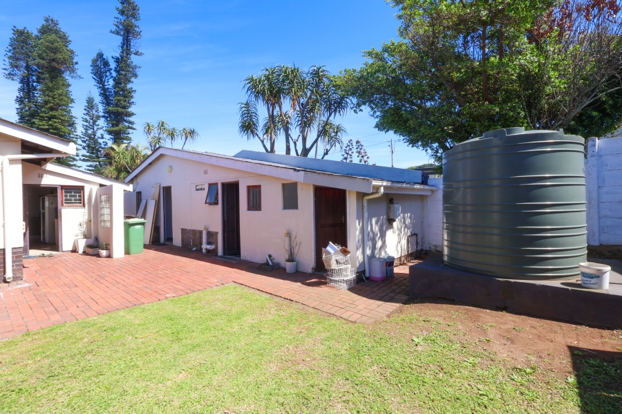 5 Bedroom Property for Sale in Athlone Park KwaZulu-Natal