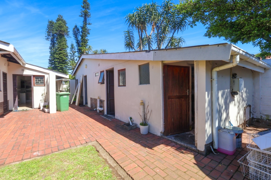 5 Bedroom Property for Sale in Athlone Park KwaZulu-Natal