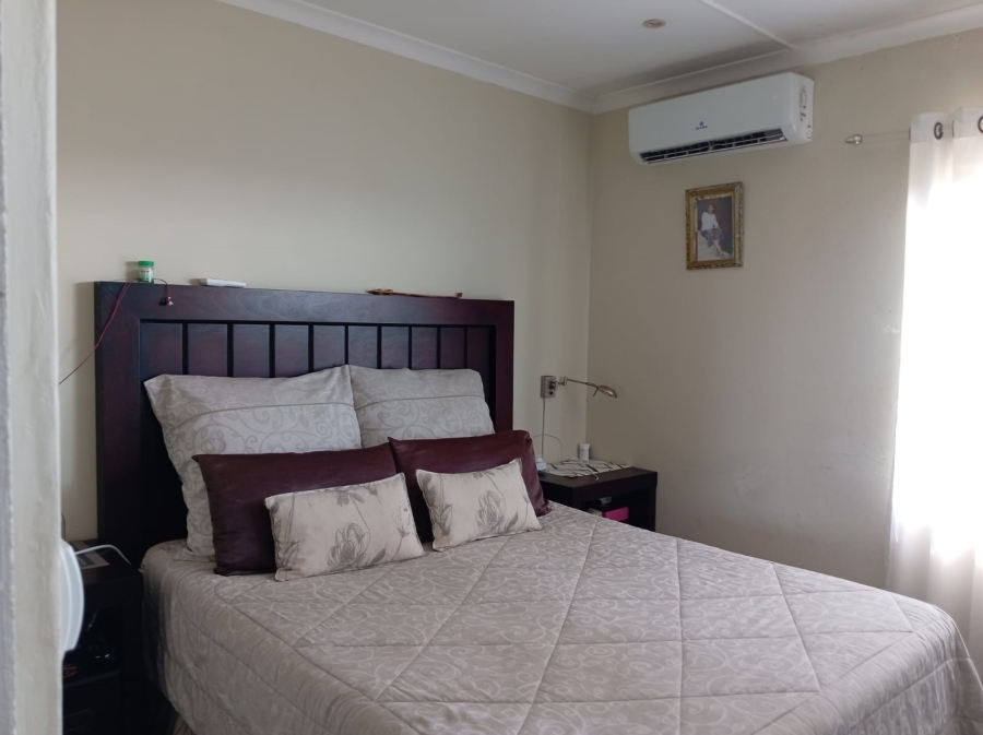 To Let 1 Bedroom Property for Rent in Amanzimtoti KwaZulu-Natal