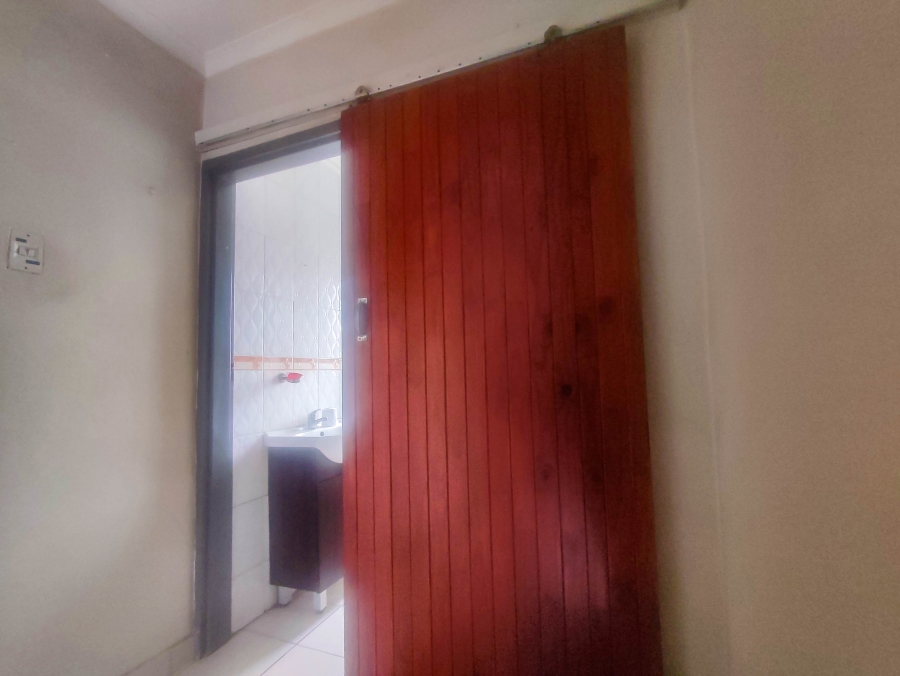To Let 3 Bedroom Property for Rent in Northcroft KwaZulu-Natal