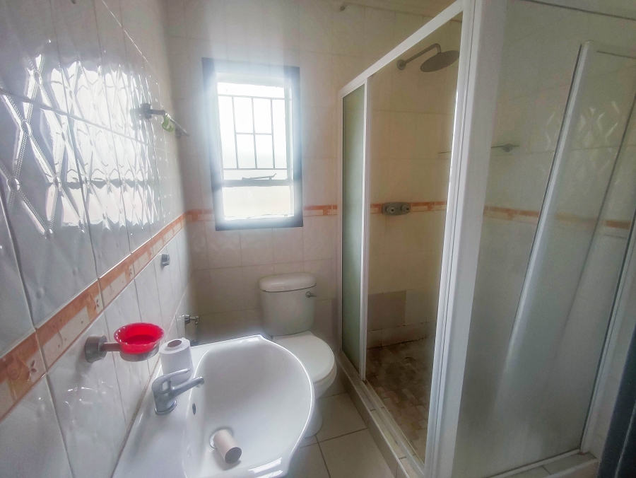 To Let 3 Bedroom Property for Rent in Northcroft KwaZulu-Natal