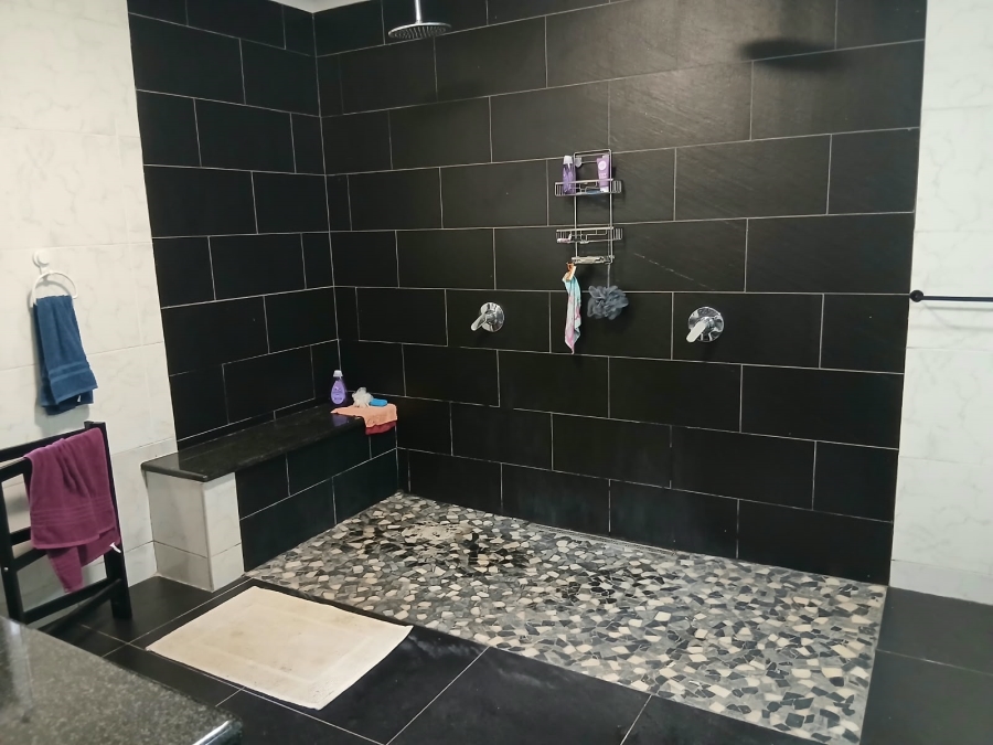 5 Bedroom Property for Sale in Forest Hills KwaZulu-Natal