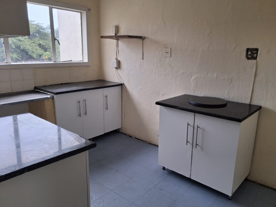 To Let 2 Bedroom Property for Rent in Austerville KwaZulu-Natal