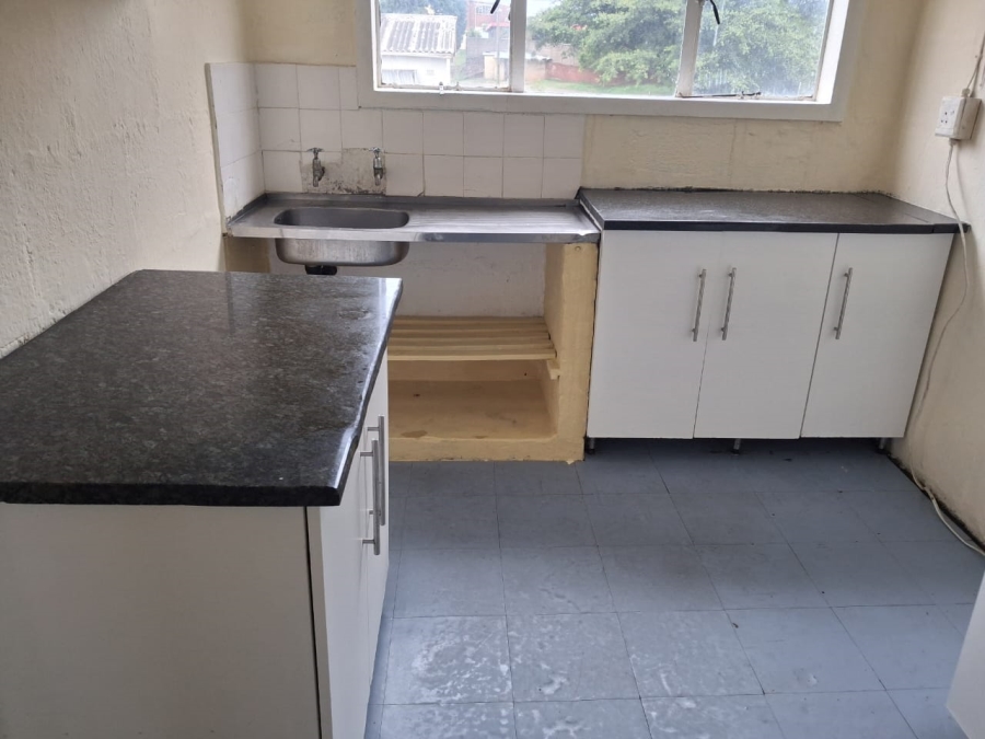 To Let 2 Bedroom Property for Rent in Austerville KwaZulu-Natal