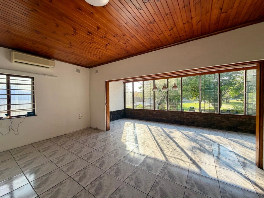 To Let 4 Bedroom Property for Rent in Meer En See KwaZulu-Natal
