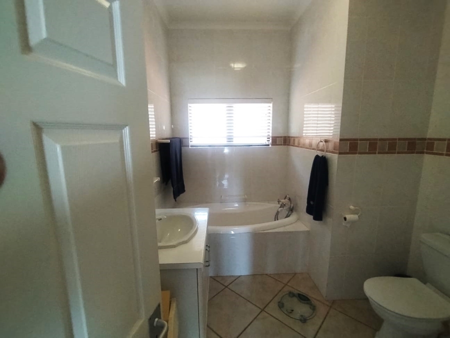 3 Bedroom Property for Sale in Tinley Manor KwaZulu-Natal