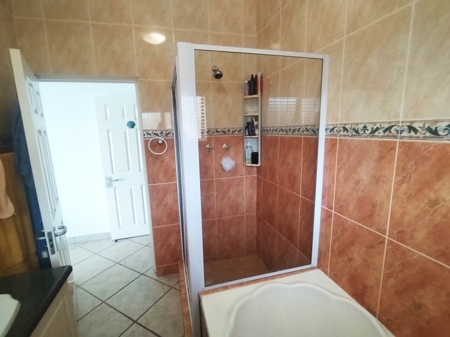 3 Bedroom Property for Sale in Tinley Manor KwaZulu-Natal