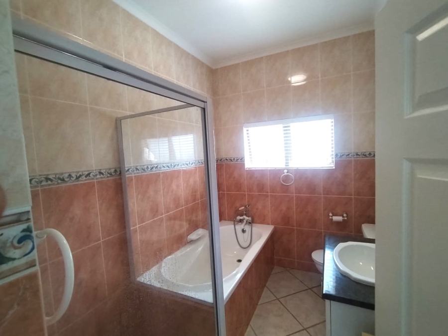 3 Bedroom Property for Sale in Tinley Manor KwaZulu-Natal