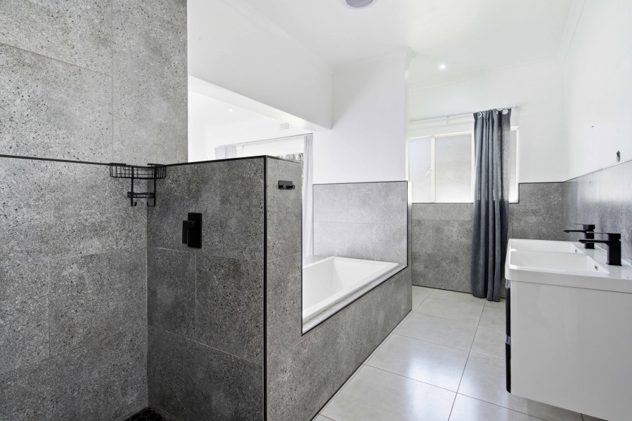 5 Bedroom Property for Sale in Hillcrest Central KwaZulu-Natal