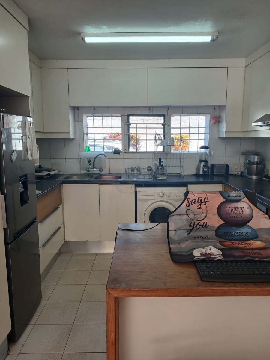 3 Bedroom Property for Sale in Glenwood KwaZulu-Natal