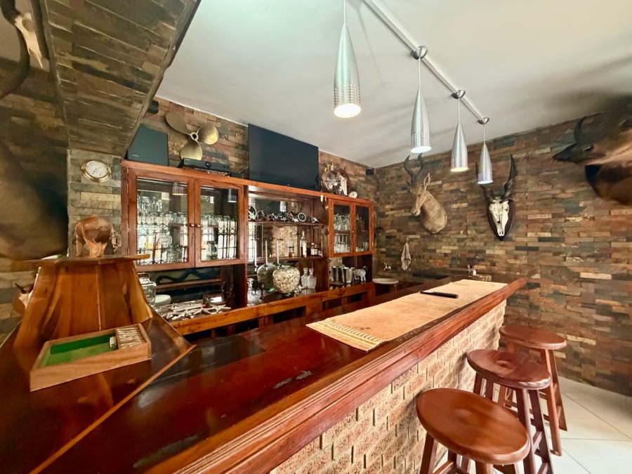6 Bedroom Property for Sale in Meer En See KwaZulu-Natal
