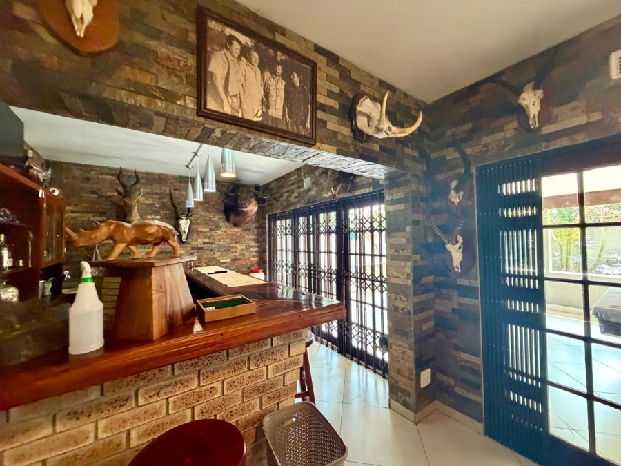 6 Bedroom Property for Sale in Meer En See KwaZulu-Natal