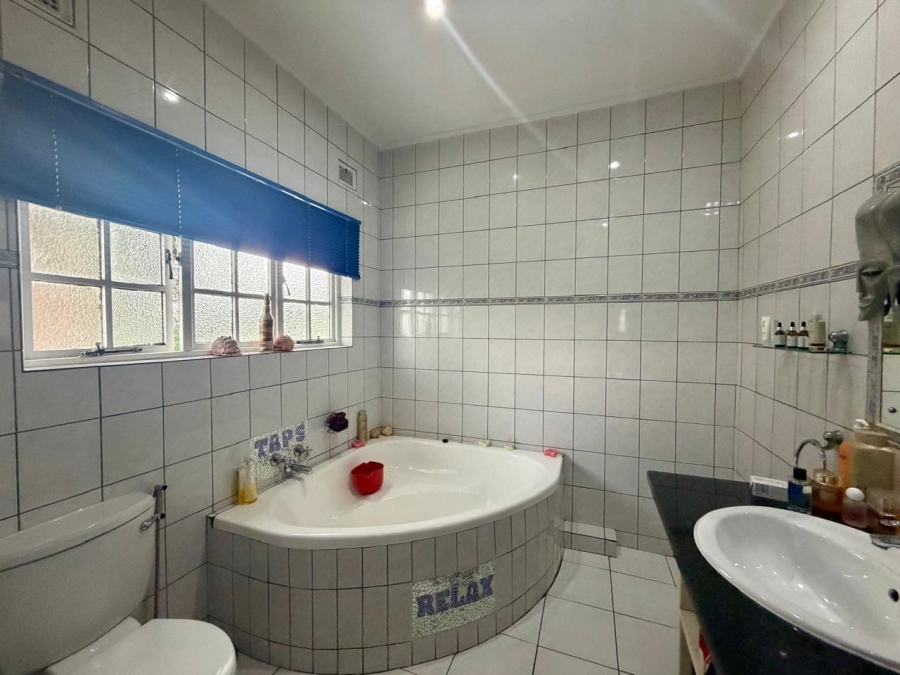 6 Bedroom Property for Sale in Meer En See KwaZulu-Natal