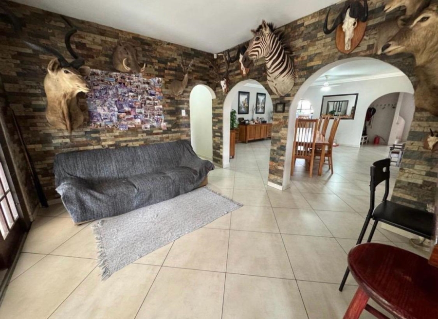 6 Bedroom Property for Sale in Meer En See KwaZulu-Natal