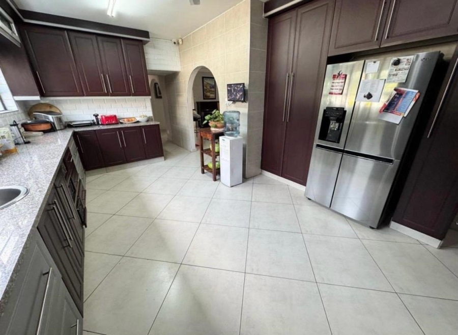 6 Bedroom Property for Sale in Meer En See KwaZulu-Natal
