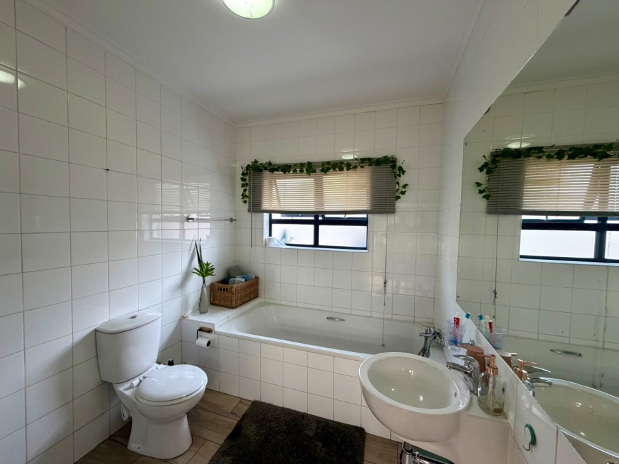 4 Bedroom Property for Sale in Meer En See KwaZulu-Natal