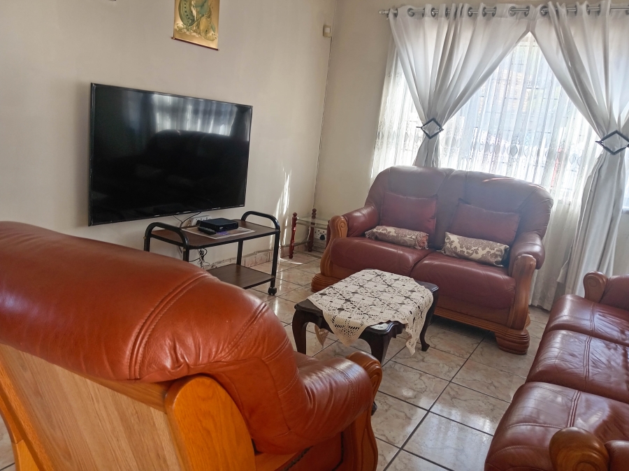5 Bedroom Property for Sale in Avoca KwaZulu-Natal