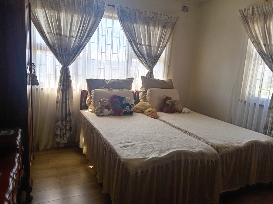 5 Bedroom Property for Sale in Avoca KwaZulu-Natal