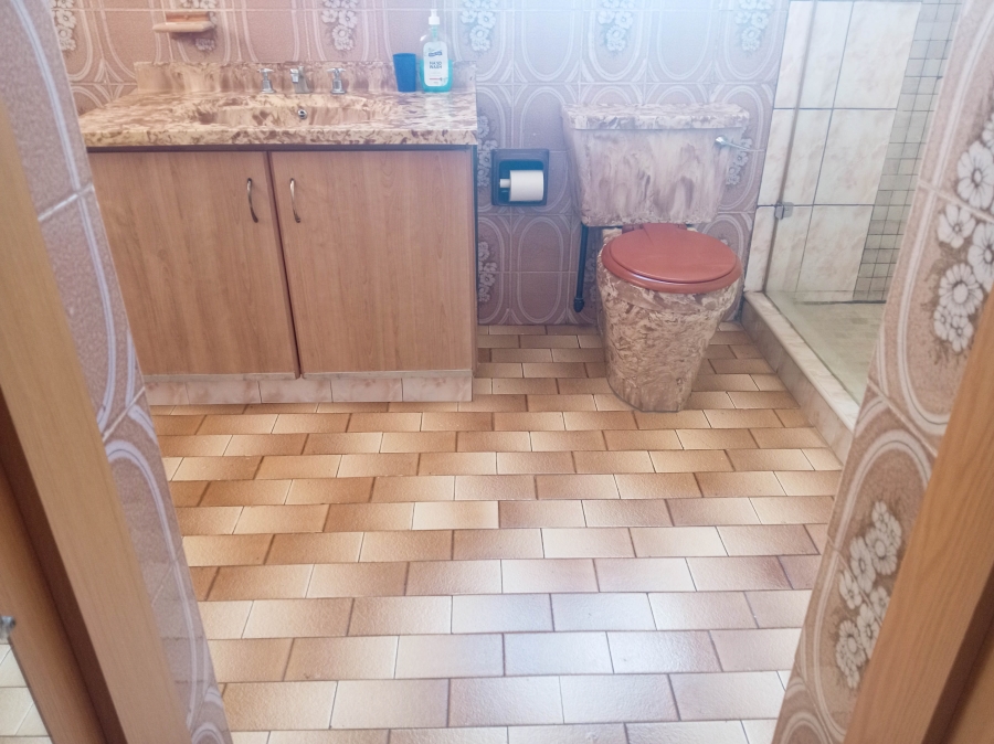 5 Bedroom Property for Sale in Avoca KwaZulu-Natal