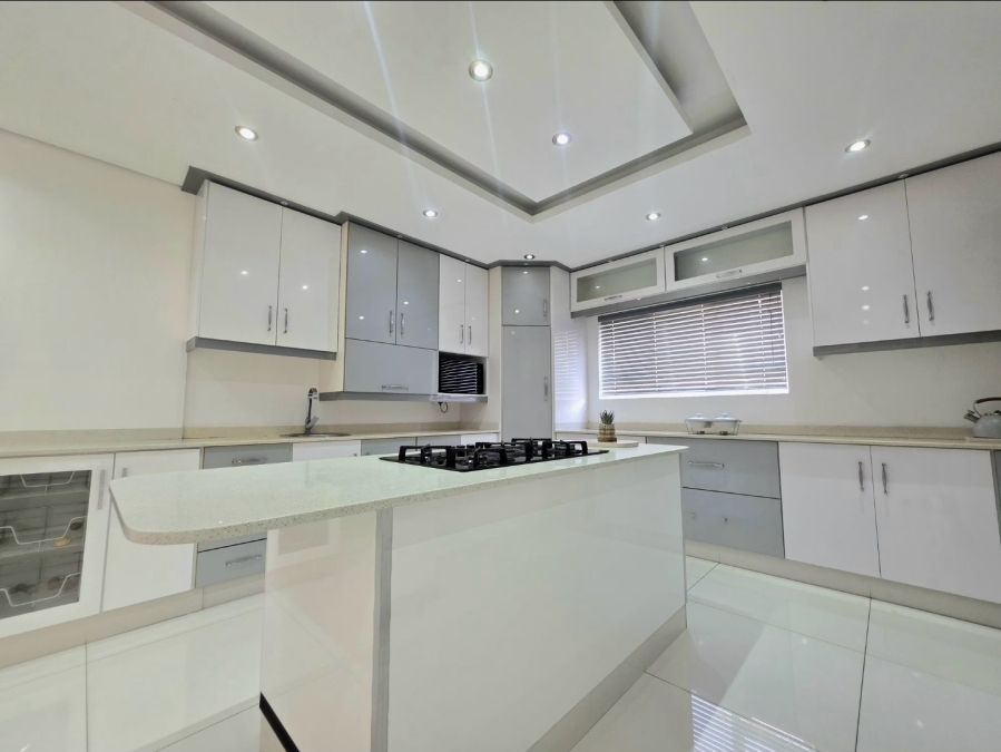 6 Bedroom Property for Sale in Illovo Beach KwaZulu-Natal