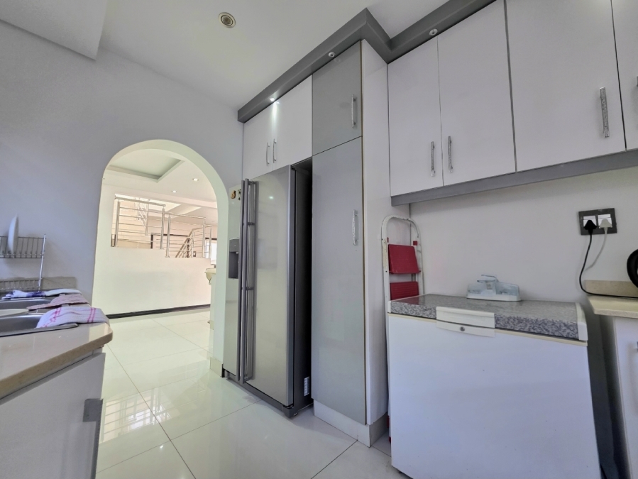 6 Bedroom Property for Sale in Illovo Beach KwaZulu-Natal