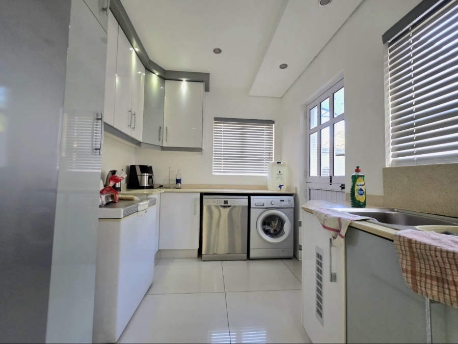 6 Bedroom Property for Sale in Illovo Beach KwaZulu-Natal