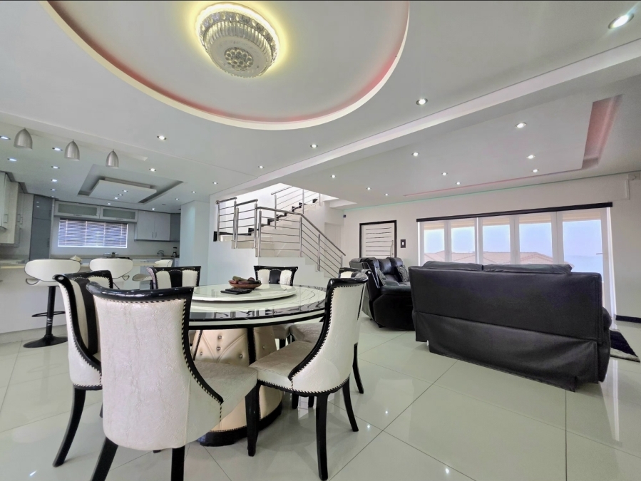 6 Bedroom Property for Sale in Illovo Beach KwaZulu-Natal