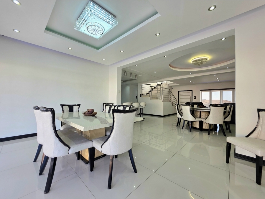 6 Bedroom Property for Sale in Illovo Beach KwaZulu-Natal