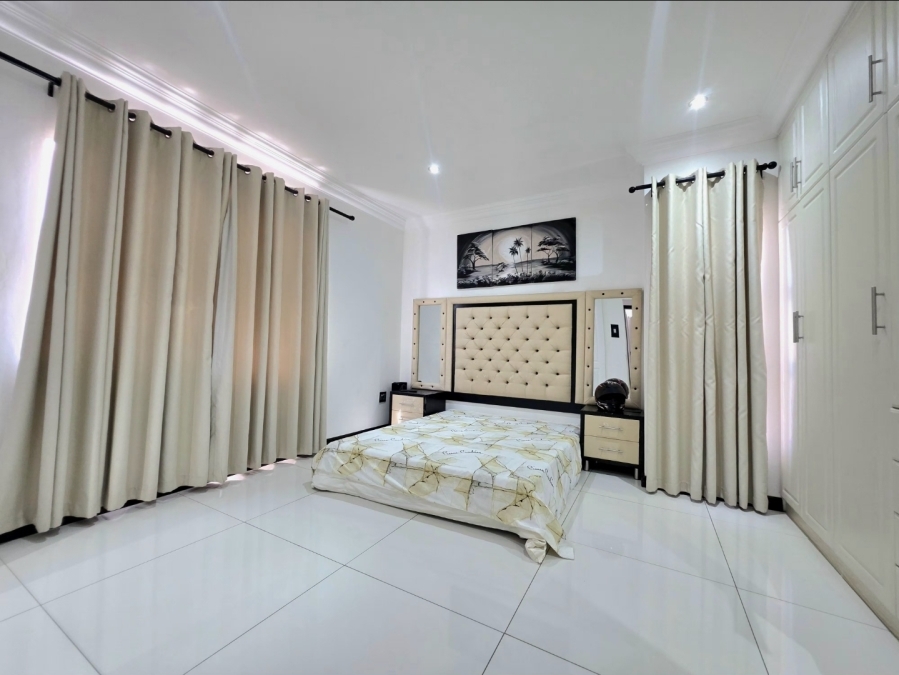6 Bedroom Property for Sale in Illovo Beach KwaZulu-Natal