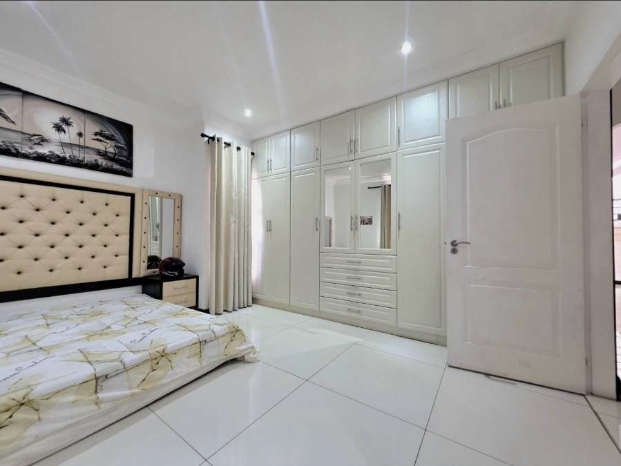 6 Bedroom Property for Sale in Illovo Beach KwaZulu-Natal