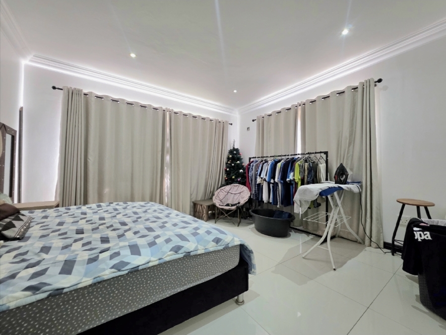 6 Bedroom Property for Sale in Illovo Beach KwaZulu-Natal