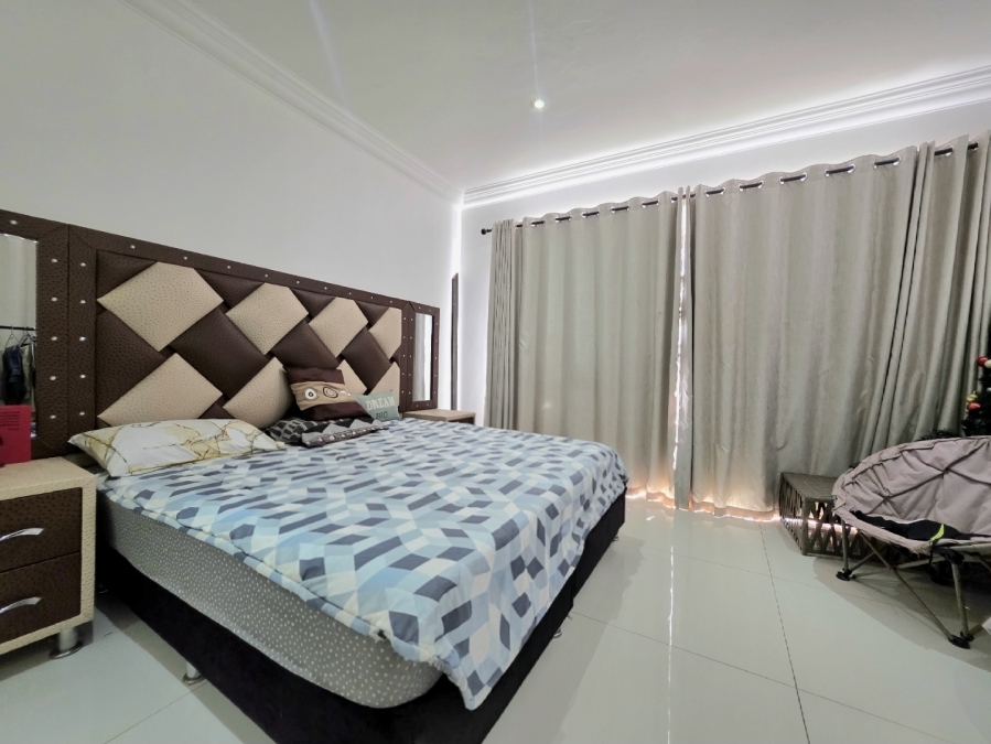 6 Bedroom Property for Sale in Illovo Beach KwaZulu-Natal