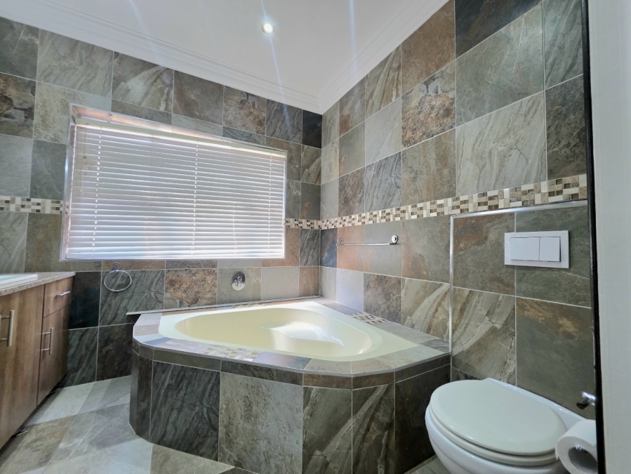 6 Bedroom Property for Sale in Illovo Beach KwaZulu-Natal