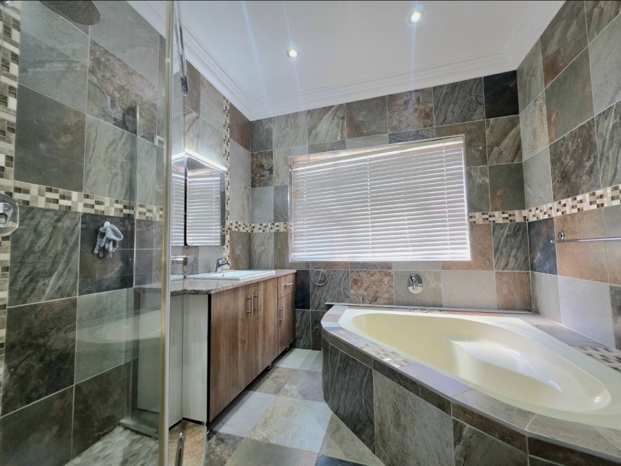 6 Bedroom Property for Sale in Illovo Beach KwaZulu-Natal