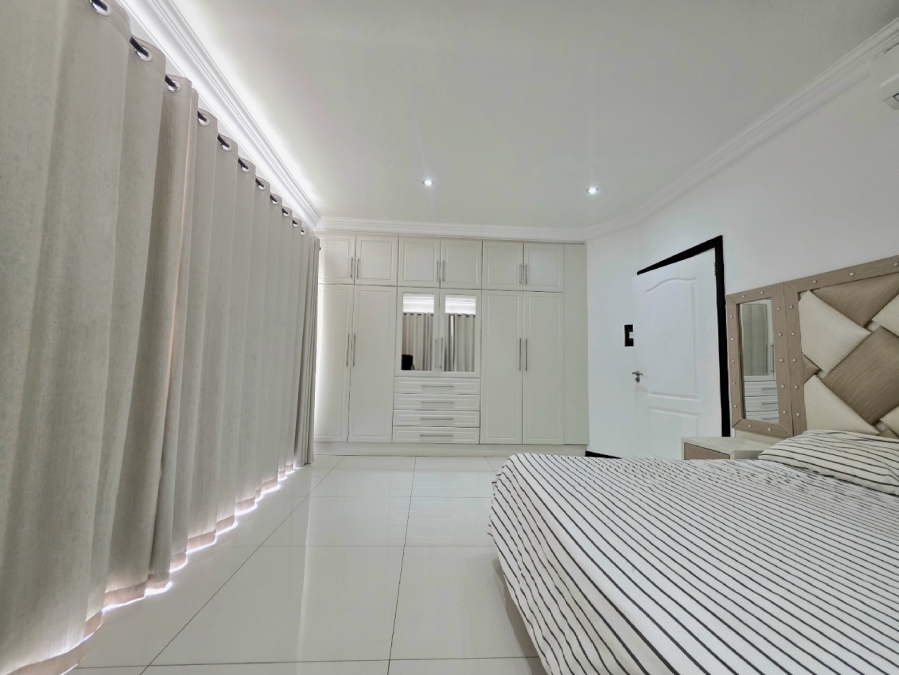 6 Bedroom Property for Sale in Illovo Beach KwaZulu-Natal