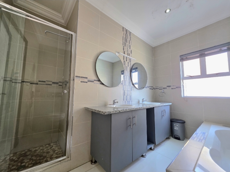 6 Bedroom Property for Sale in Illovo Beach KwaZulu-Natal
