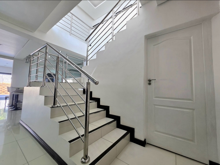 6 Bedroom Property for Sale in Illovo Beach KwaZulu-Natal