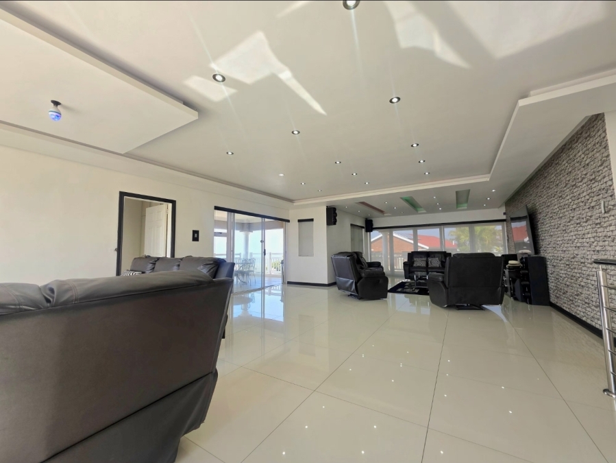 6 Bedroom Property for Sale in Illovo Beach KwaZulu-Natal