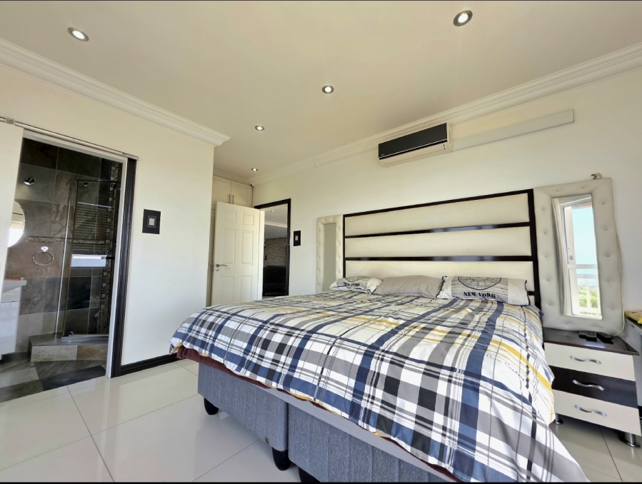 6 Bedroom Property for Sale in Illovo Beach KwaZulu-Natal