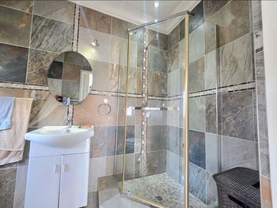 6 Bedroom Property for Sale in Illovo Beach KwaZulu-Natal