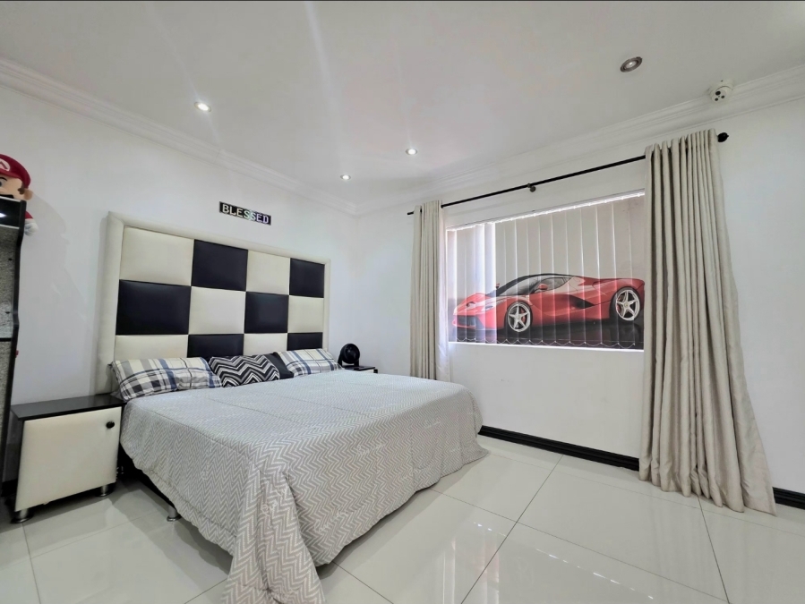 6 Bedroom Property for Sale in Illovo Beach KwaZulu-Natal