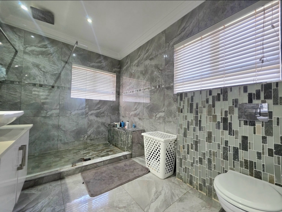 6 Bedroom Property for Sale in Illovo Beach KwaZulu-Natal