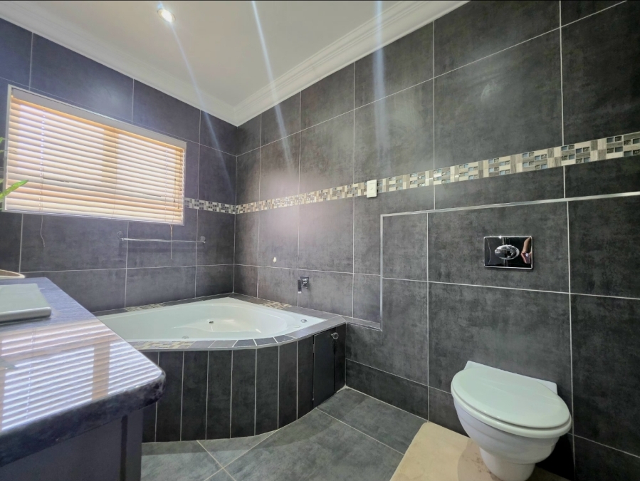 6 Bedroom Property for Sale in Illovo Beach KwaZulu-Natal