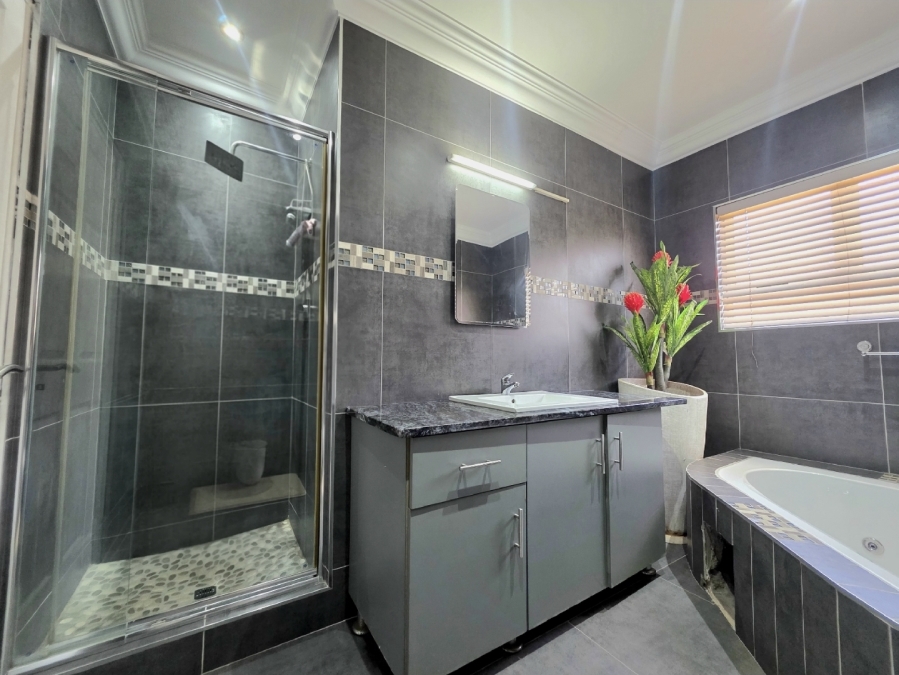 6 Bedroom Property for Sale in Illovo Beach KwaZulu-Natal