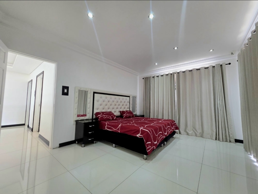 6 Bedroom Property for Sale in Illovo Beach KwaZulu-Natal
