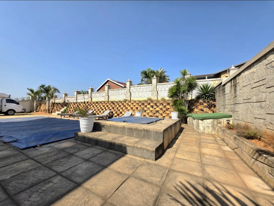 6 Bedroom Property for Sale in Illovo Beach KwaZulu-Natal