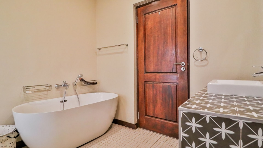5 Bedroom Property for Sale in Ottos Bluff KwaZulu-Natal