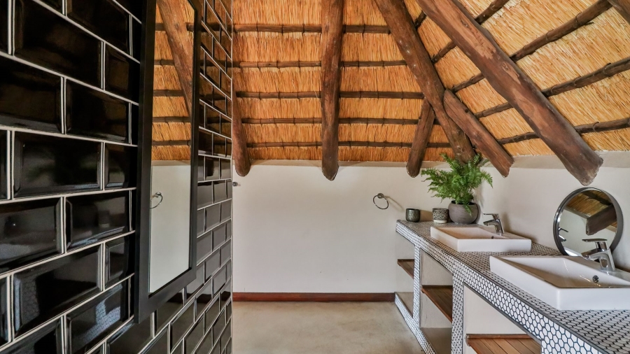 5 Bedroom Property for Sale in Ottos Bluff KwaZulu-Natal